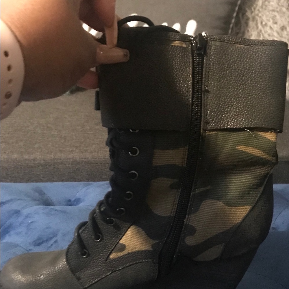 Also boots size 8